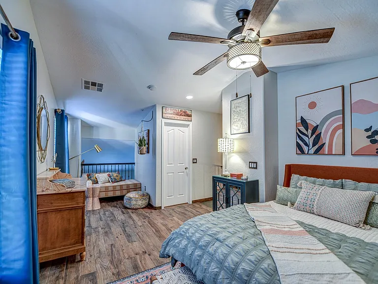 426 N Alder St — Photo 32