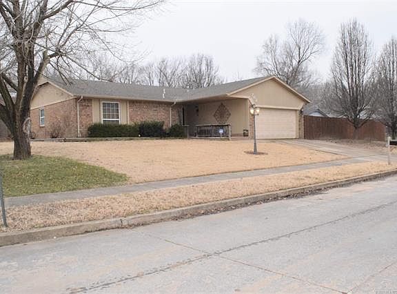4th image of 702 W Mary Lynn Dr
