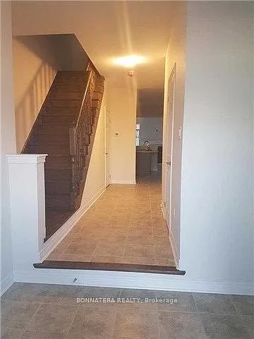 121 Huguenot Rd — Photo 2