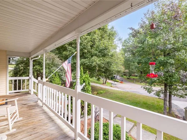 1732 Hanging Valley Ct, Kernersville, NC 27284