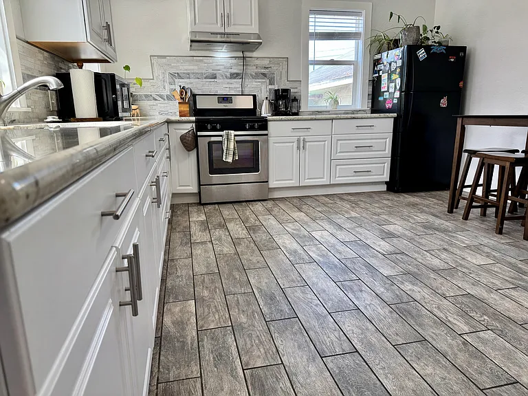 1110 East Ave — Photo 14