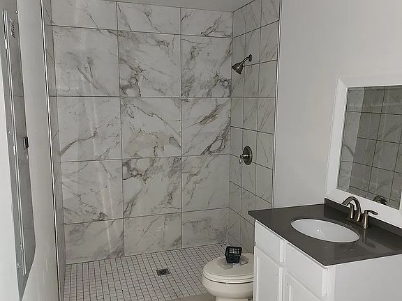 5th image of 109 Franklin St #3