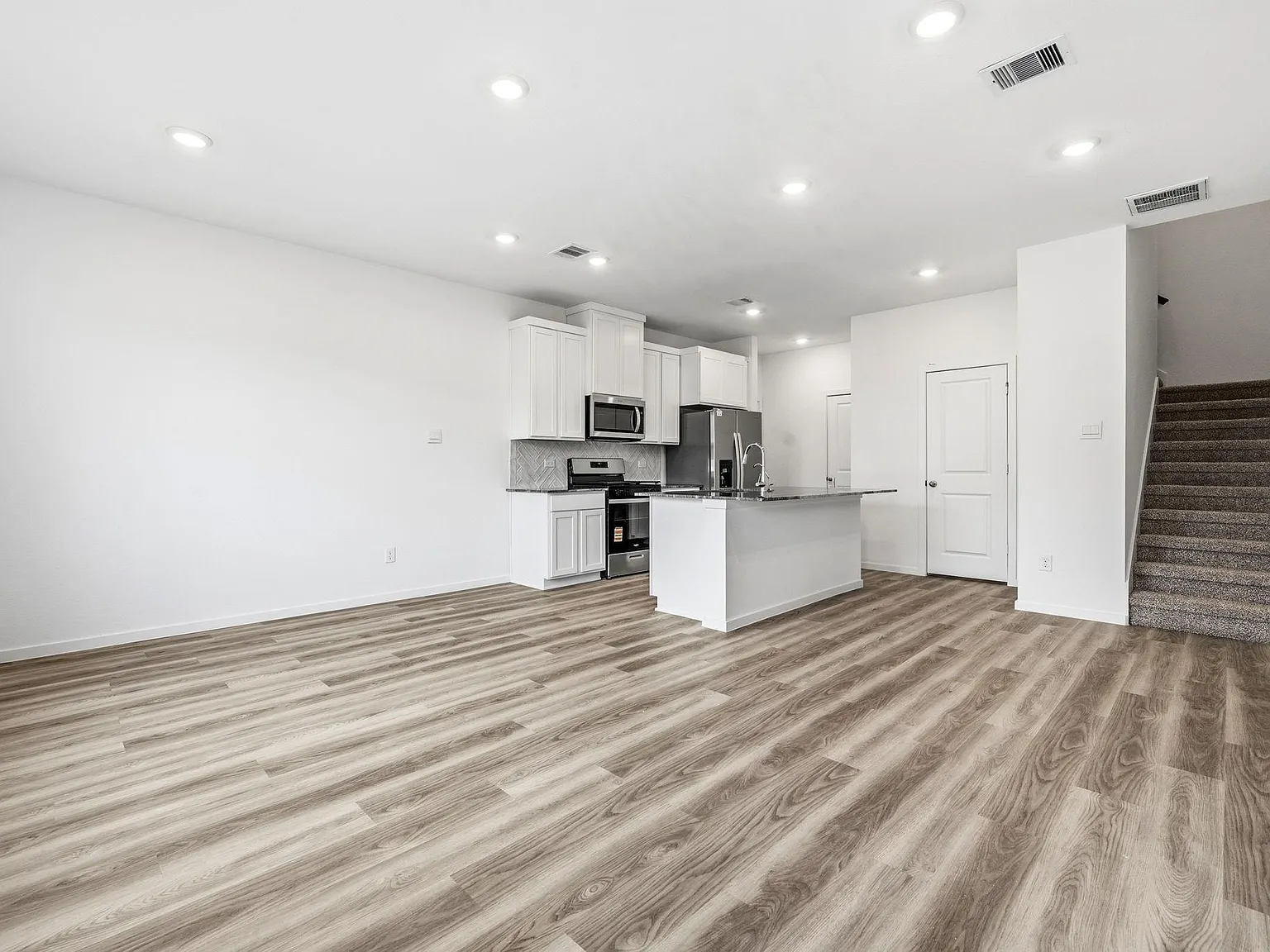 3 bed, 2.5 bath, $2,000 — Photo 3