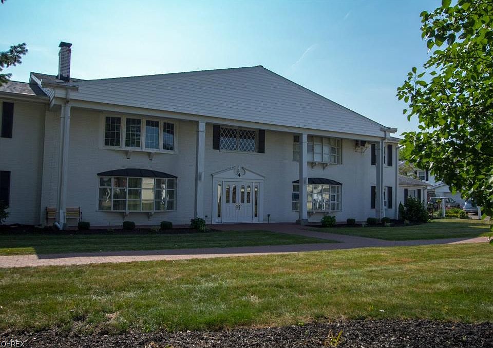 1st image of 4 Meadowlawn Dr Unit 20