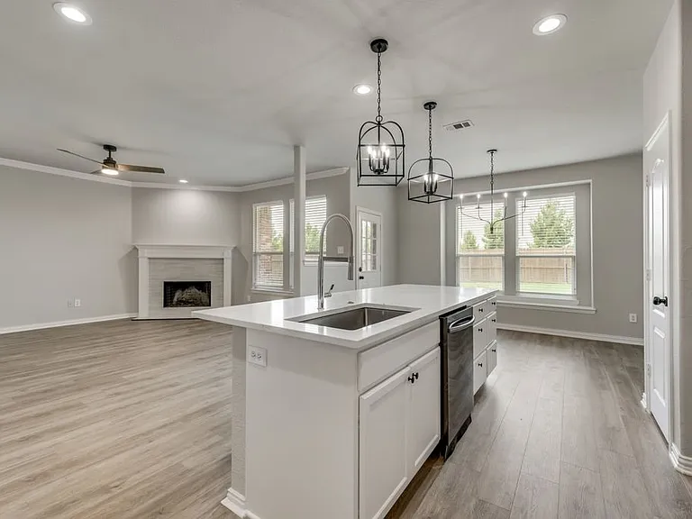 1709 Belton Dr — Photo 6