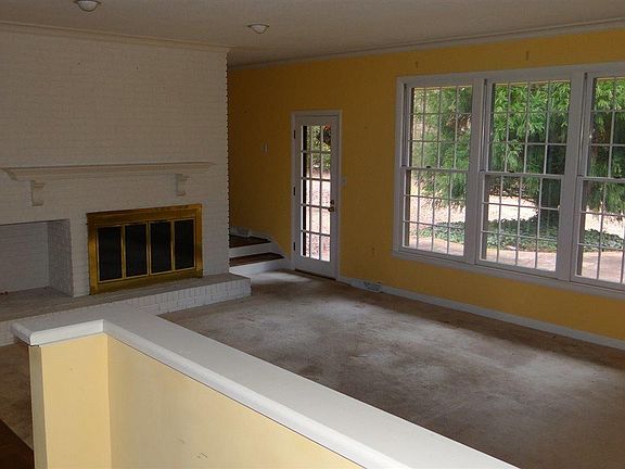 3rd image of 245 Peach Valley Dr