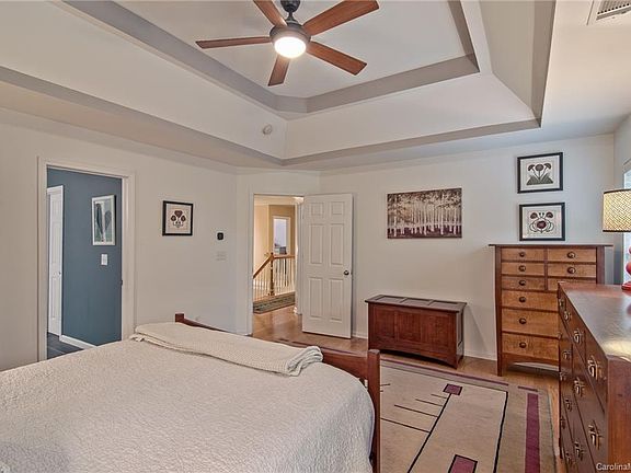 4th image of 10115 Montrose Dr