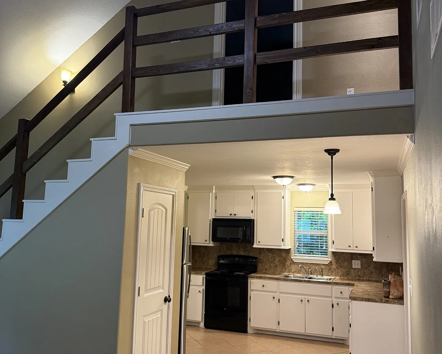 2 bed, 910 sqft, $1,350 — Photo 3