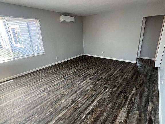 3rd image of 4866-4872 W Point Loma Blvd #4866