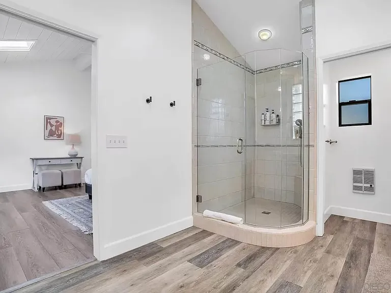 3550 Laketree Dr — Photo 25