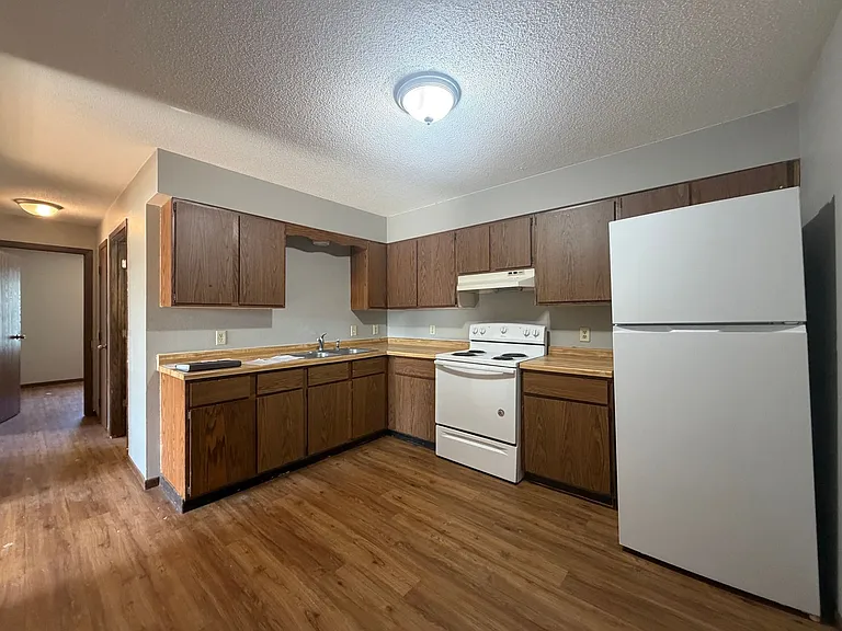 1132 Imperial Cir — Photo 3