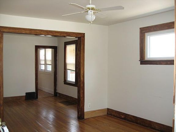 5th image of 234 College St Floor 1