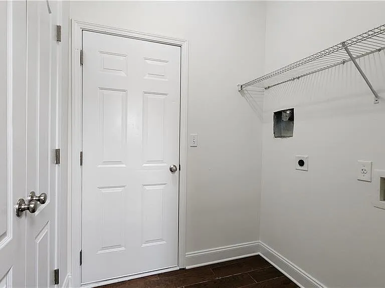3249 Brockenhurst Dr — Photo 30