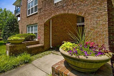 2424 Selwyn Ave Photo 1