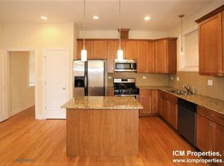 1039 W Newport Ave APT 1W, Chicago, IL 60657