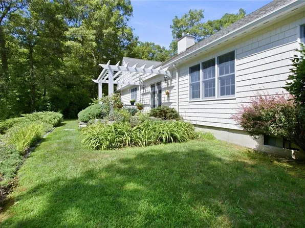 99 Sunderland Rd, Exeter, RI 02822