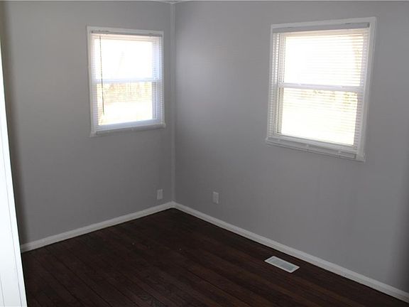 3rd image of 1922 N Moreland Ave