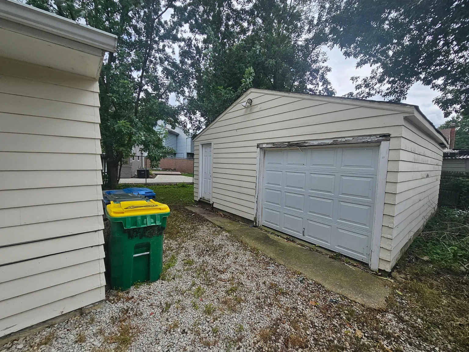 3 bed, 1016 sqft, $1,445 — Photo 2