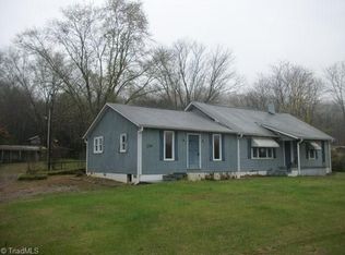 139 Eades Rd, Mount Airy, NC 27030