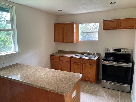 2nd image of 8166 Oak Knoll Ln