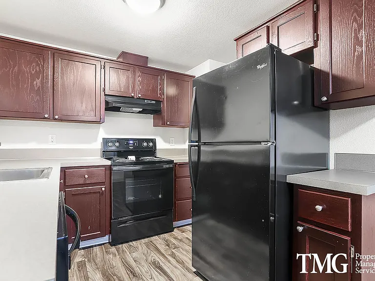 River View Apartments — Photo 7