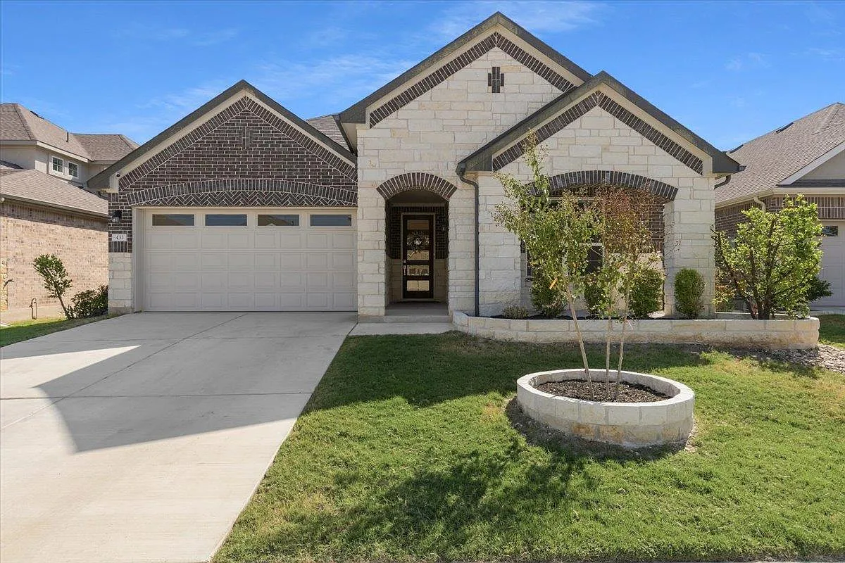 4 bed, 2.0 bath, 2123 sqft, $2,799 — Photo 1