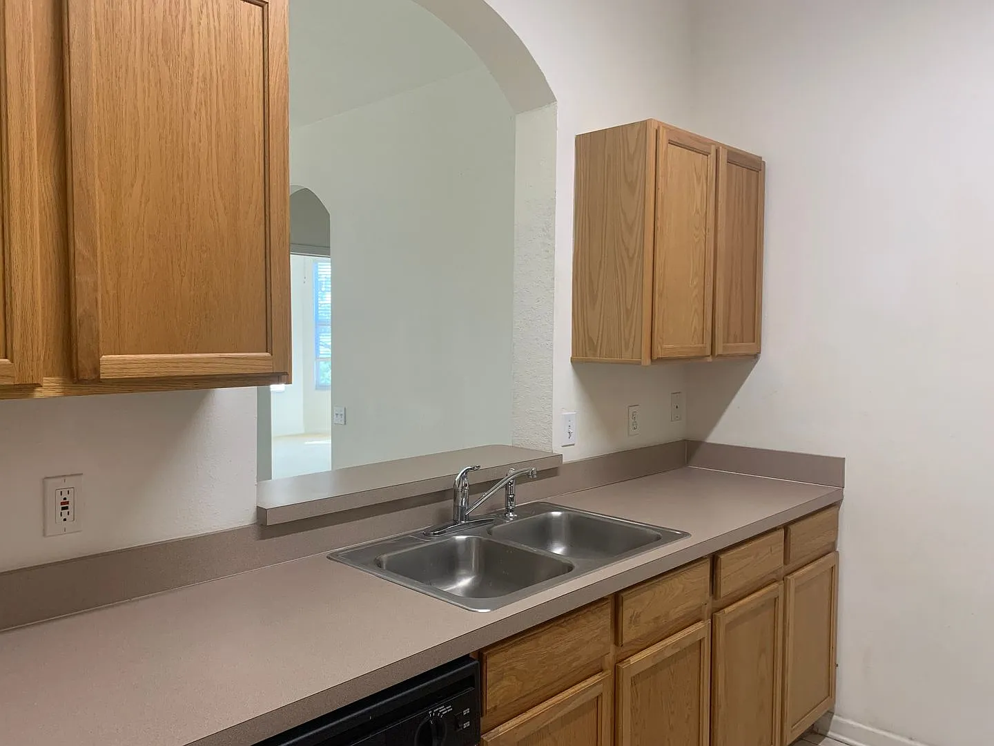 Lovely 3 Bedroom 2 Bath Condo — Photo 4