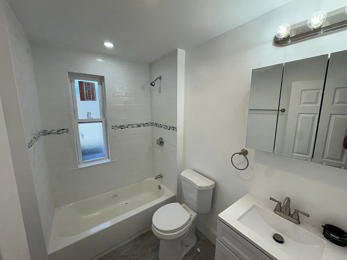 4 bed, $4,400 — Photo 1