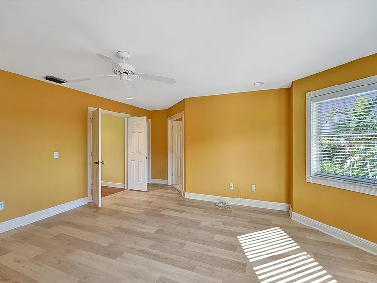 10902 Tamoron Ln — Photo 31