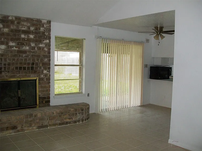 2526 Valley Forest Dr — Photo 12