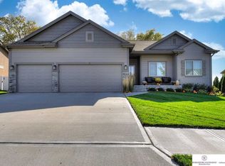 1811 Mayflower Rd, Bellevue, NE 68123