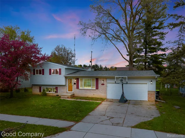 9072 Chesterfield Dr, Swartz Creek, MI 48473