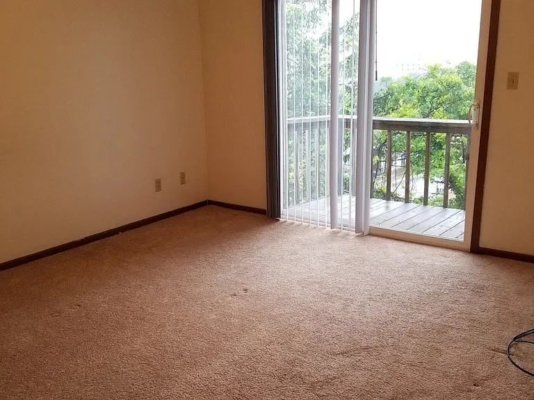 2858 University Ave — Photo 31