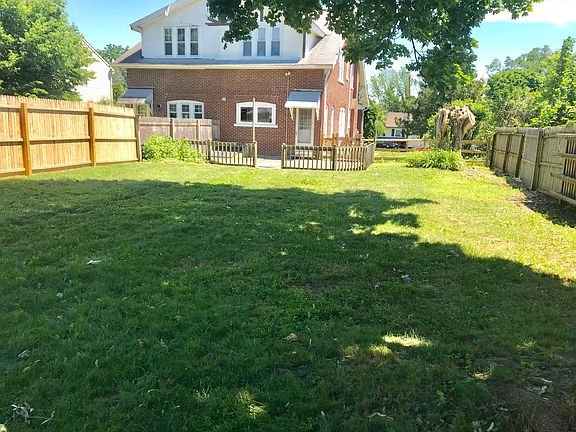 Huge fenced in yard!!