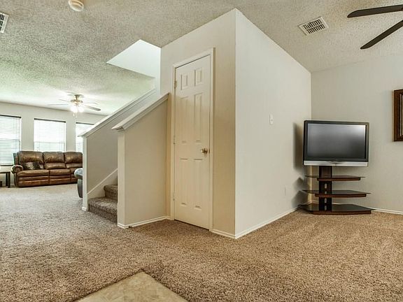 5th image of 1553 Knottingham Dr