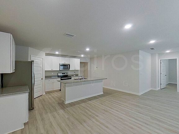 4th image of 309 Monarch Ln