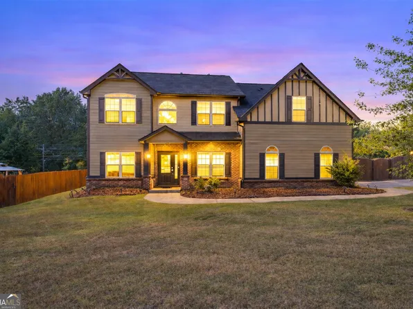 2748 Village Park Dr E, Ellenwood, GA 30294