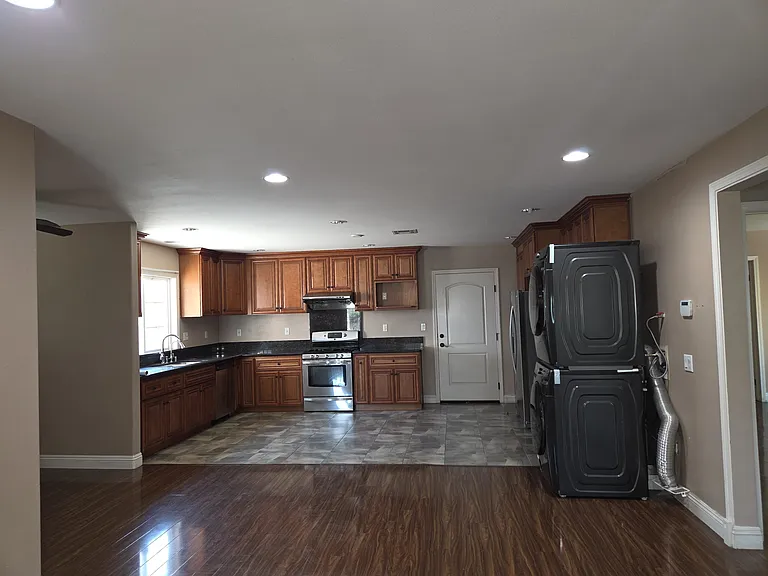6361 Lemon Ave — Photo 2