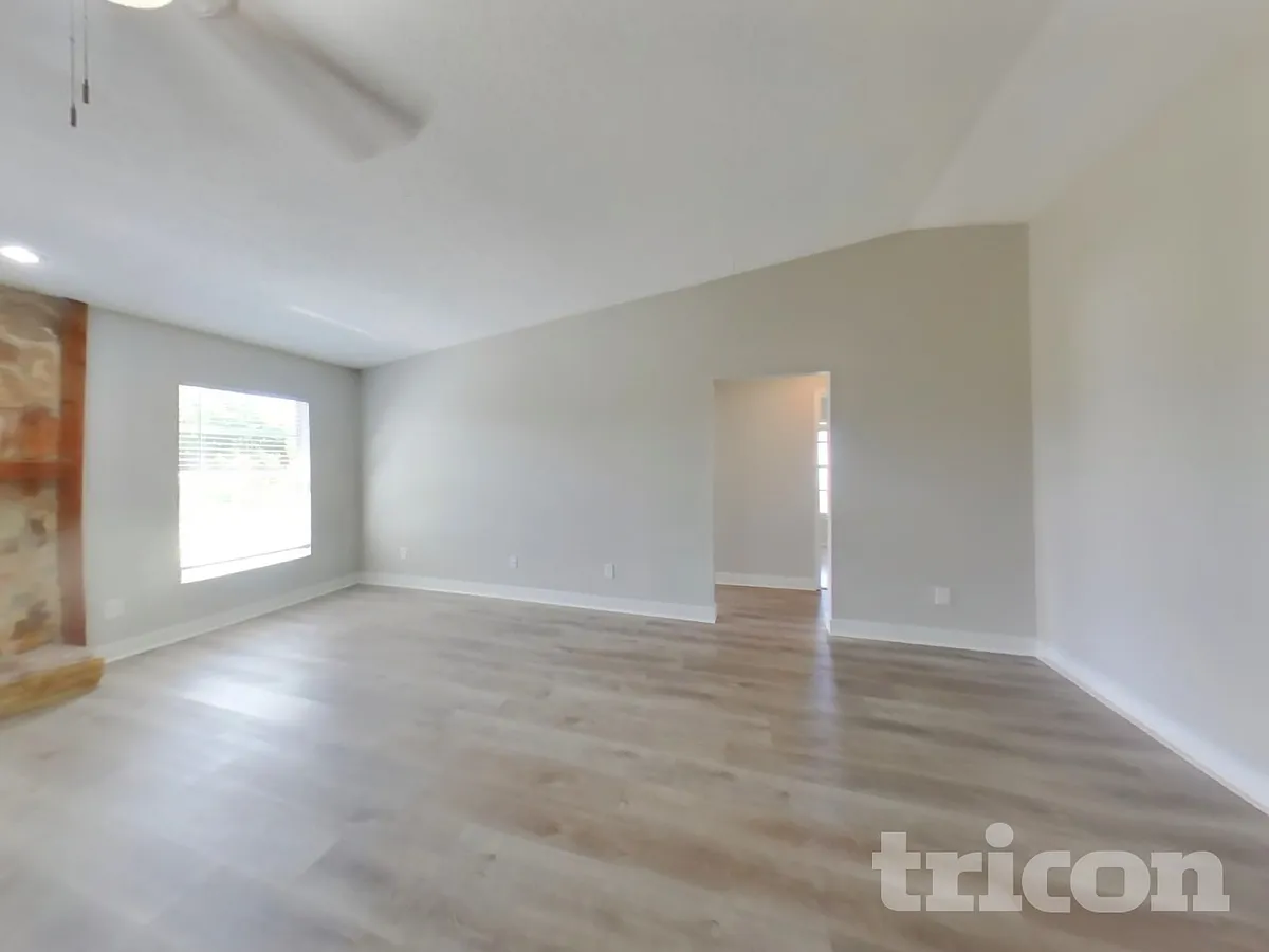 Building Photo - 1020 Red Oak Cir