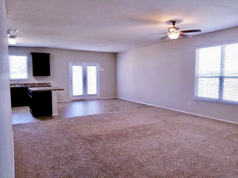 9185 Blackstone Dr — Photo 15