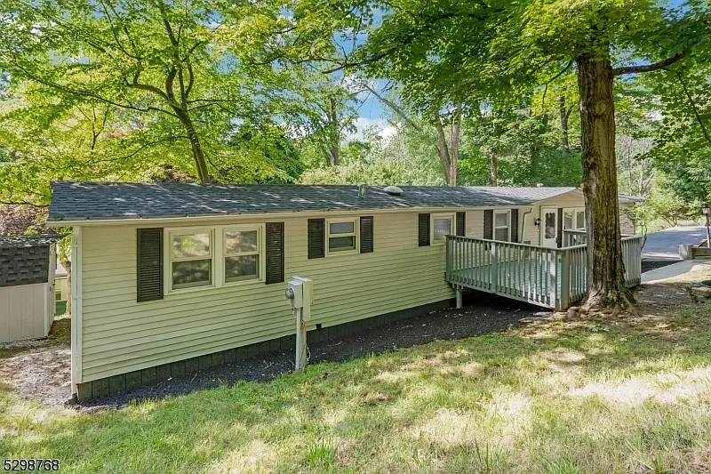 6 Watergate Dr photo 1