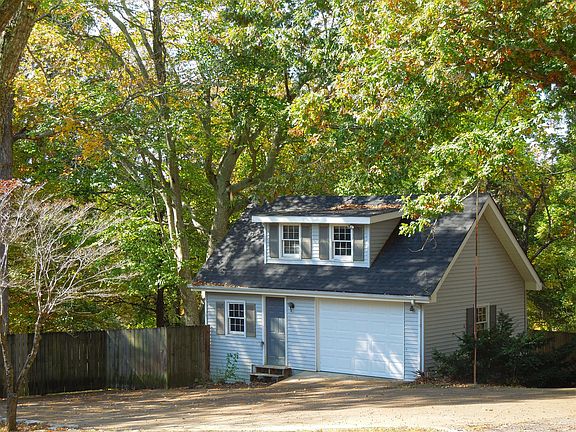 2nd image of 1227 Hilltop Cir