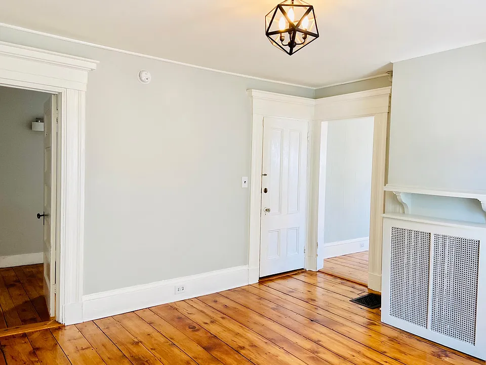 middle room can be used as dining or living room