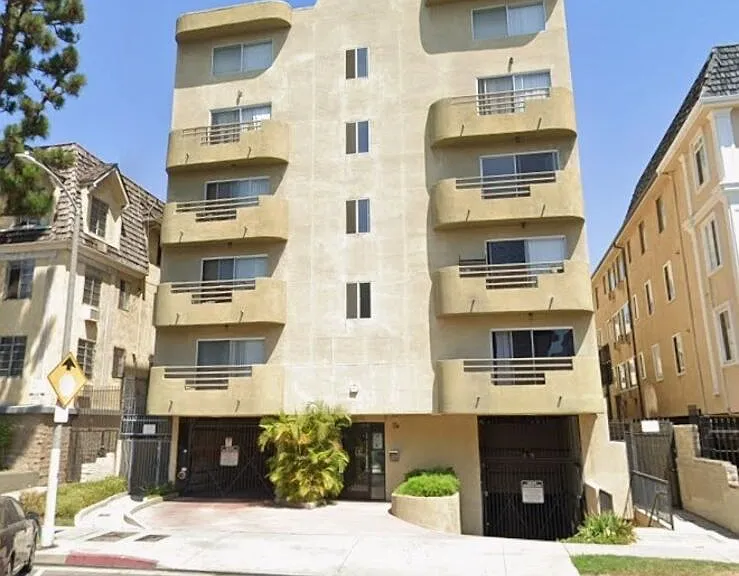 420 S Harvard Blvd #305 — Photo 1