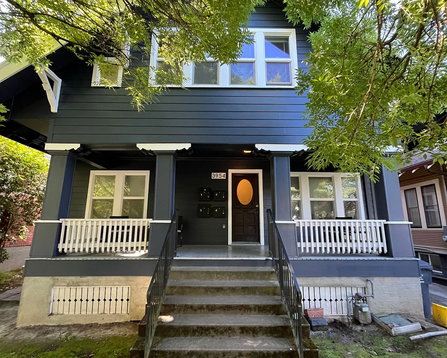 Ideal location in a Classic PDX 4-Plex! Built in book shelves and charm! — Photo 2