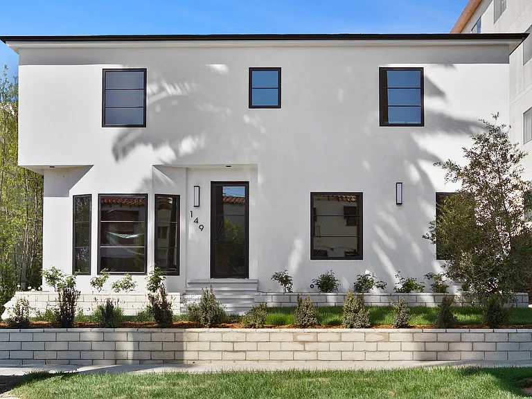 149 S Palm Dr #151-1/2 — Photo 16
