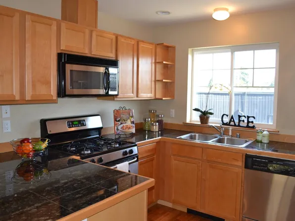 949 N 103rd St, Seattle, WA 98133