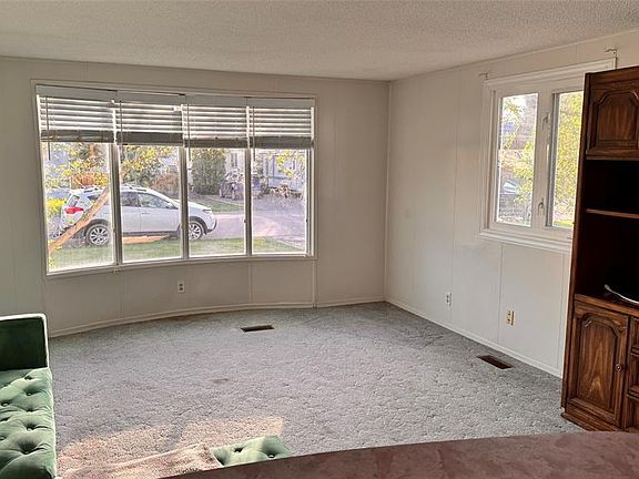 3rd image of 337 Hawkes STREET