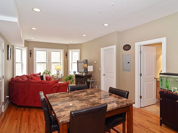 3rd image of 1432 N Maplewood Ave APT 202