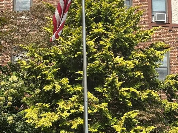 160-15 Powell Cove Boulevard image 1 of 8